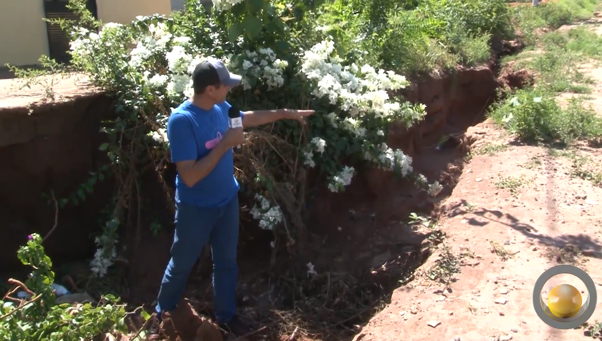 Construtora afirmou que erosão é anterior às obras, mas irá conferir a situação / Reprodução TV Câmara